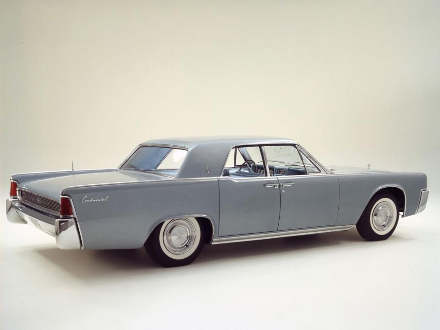  Lincoln Continental Sedan (53А) 1961 года  (фото 15 из 15)